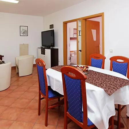 Rose Garden Apartment Bol