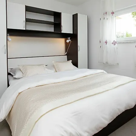 Rose Garden Apartment Bol