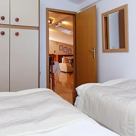 Rose Garden Apartment Bol